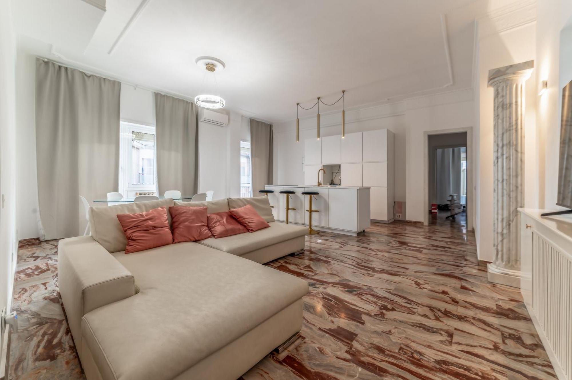 New - Elegant, Modern With Terrace Rom