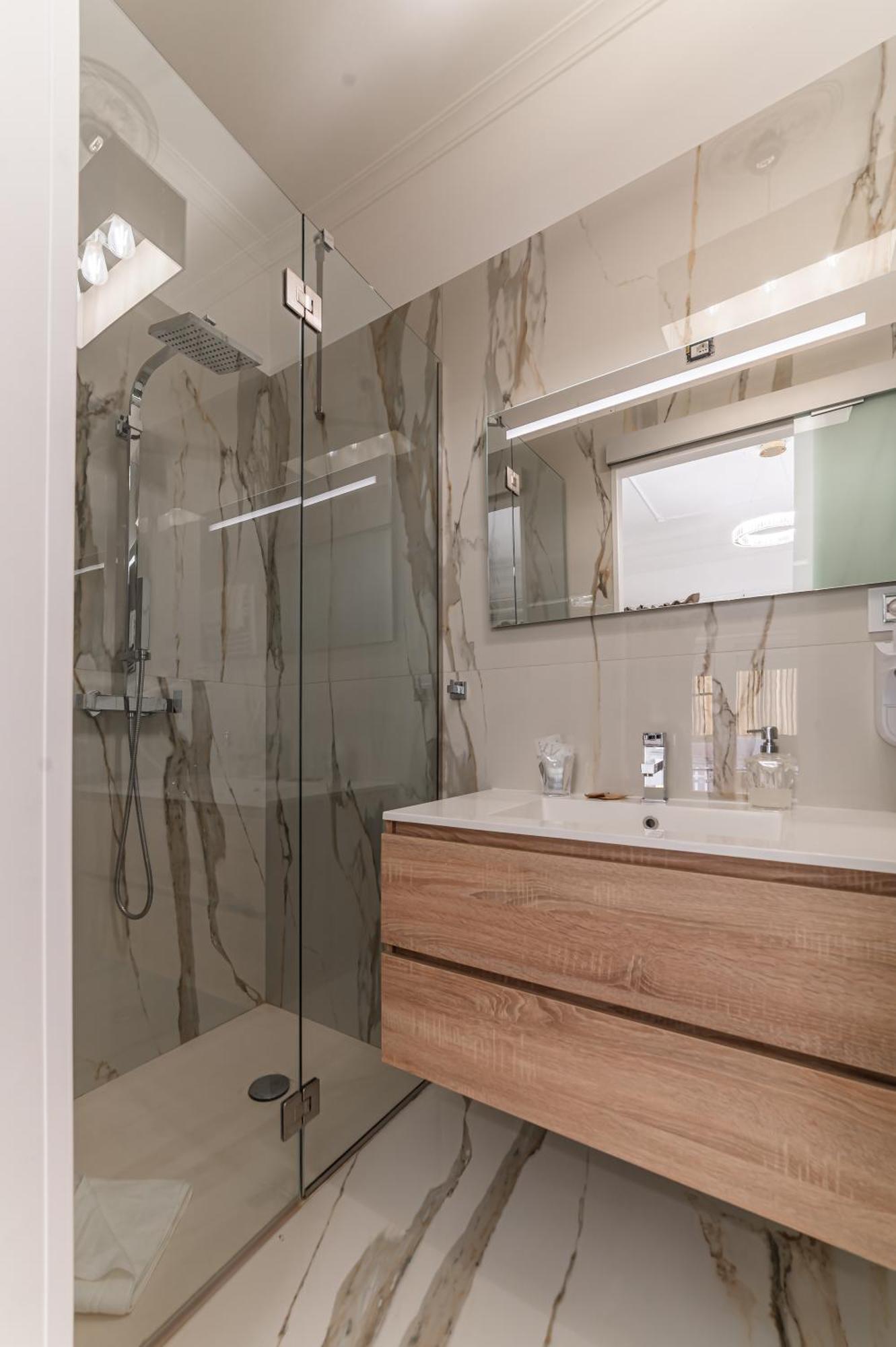 Apartment New - Elegant, Modern With Terrace Rom