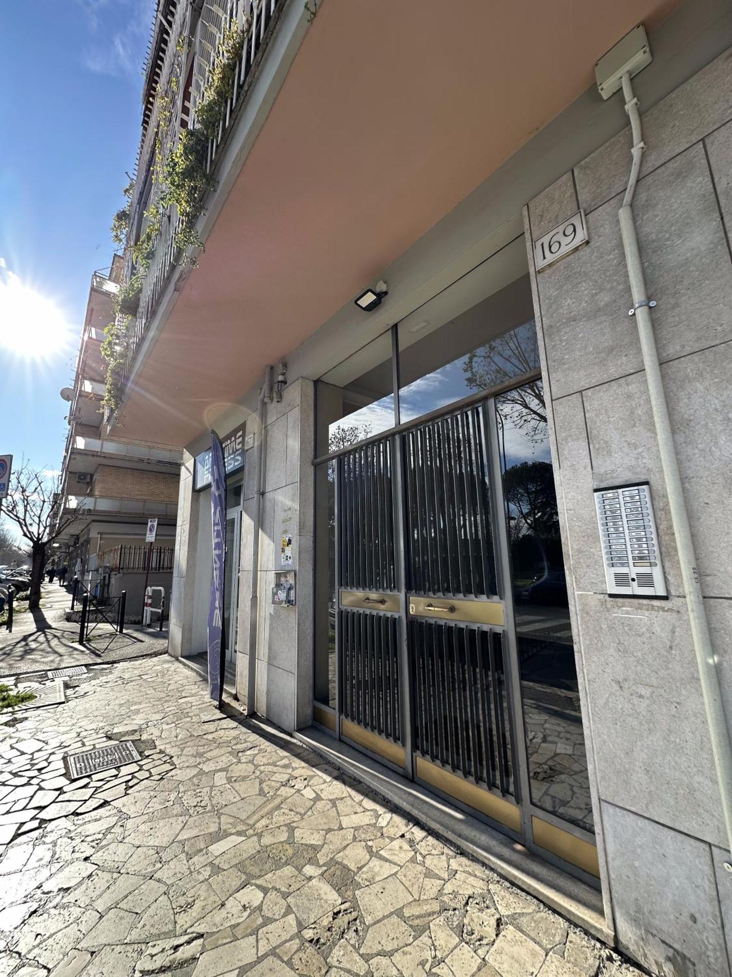 New - Elegant, Modern With Terrace * Rom